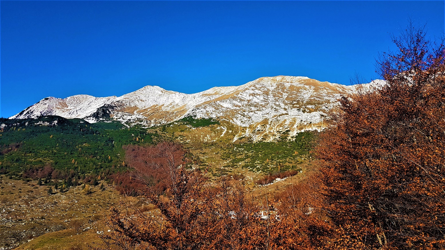 Slika, ki vsebuje besede zunanje, gora, narava, hrib

Opis je samodejno ustvarjen