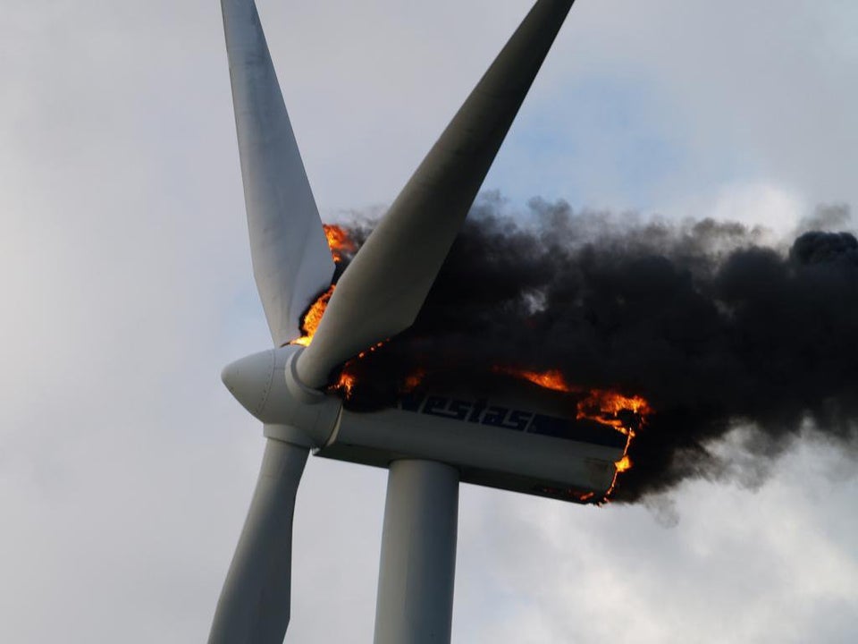 r/pics - There's a windmill on fire in the Netherlands right now.