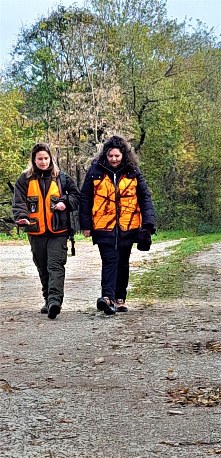 Slika, ki vsebuje besede prst, zunanje, drevo, nebo

Opis je samodejno ustvarjen