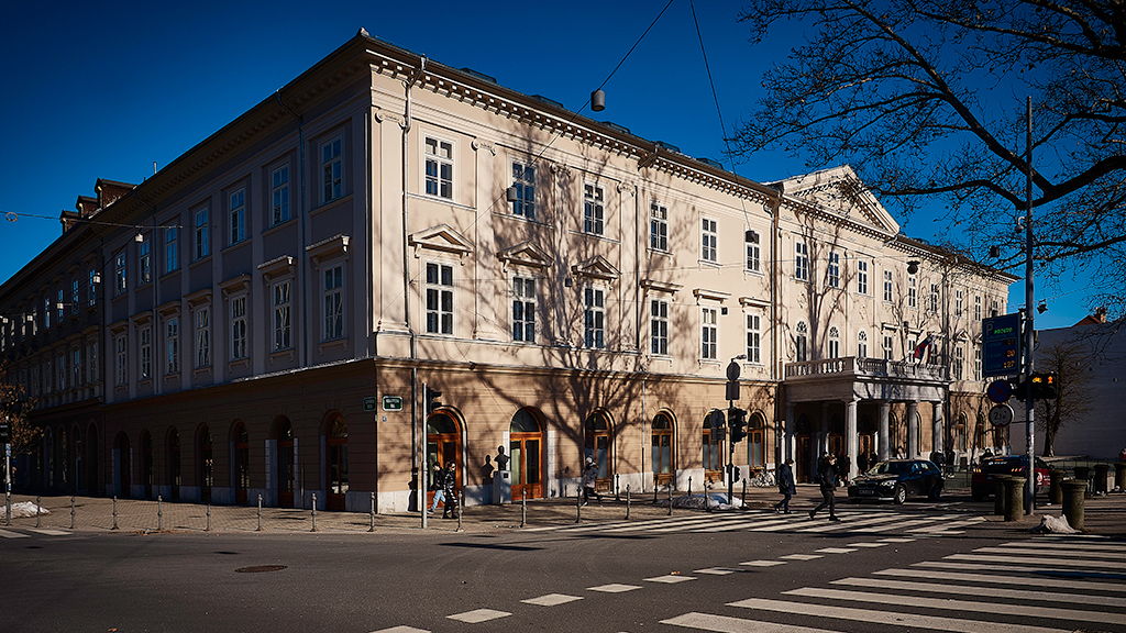 Slika, ki vsebuje besede stavba, zunanje, cesta, ulica

Opis je samodejno ustvarjen