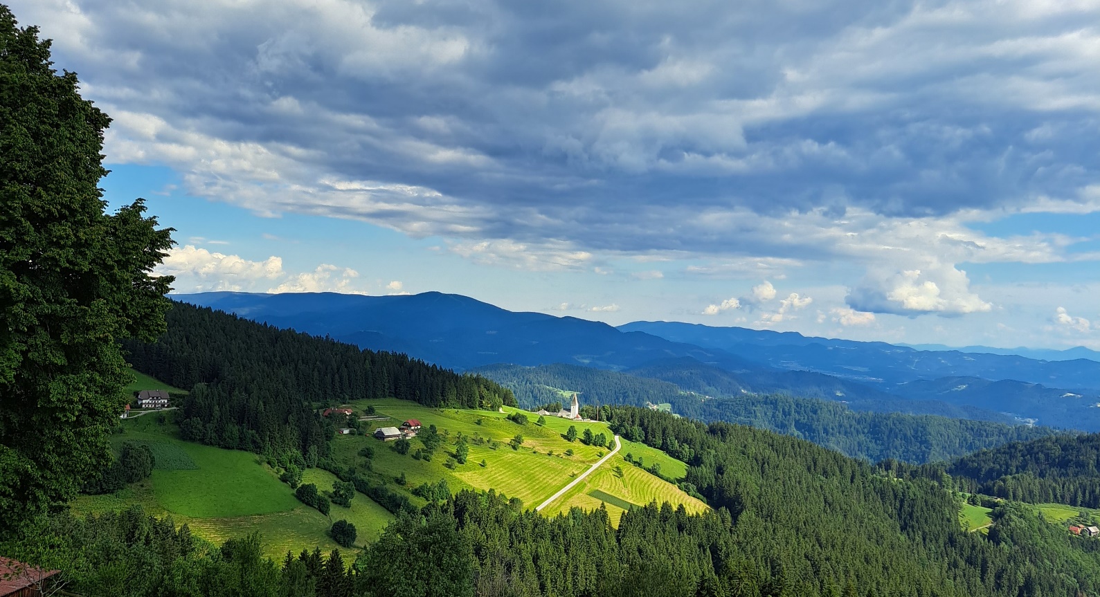 Slika, ki vsebuje besede na prostem, narava, pokrajina, oblak

Opis je samodejno ustvarjen