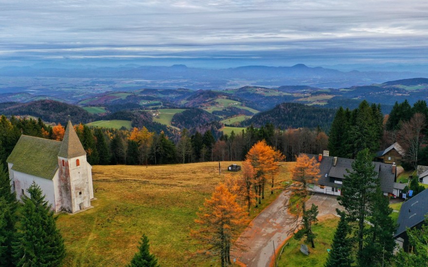 Slika, ki vsebuje besede pokrajina, na prostem, trava, drevo

Opis je samodejno ustvarjen