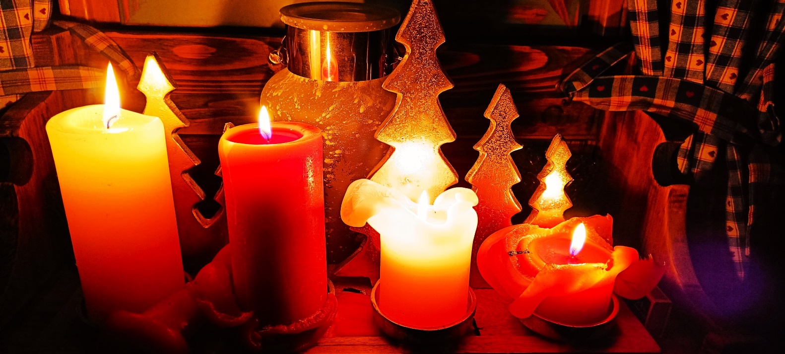 Slika, ki vsebuje besede vosek, sveča, svečnik, razsvetljava

Opis je samodejno ustvarjen