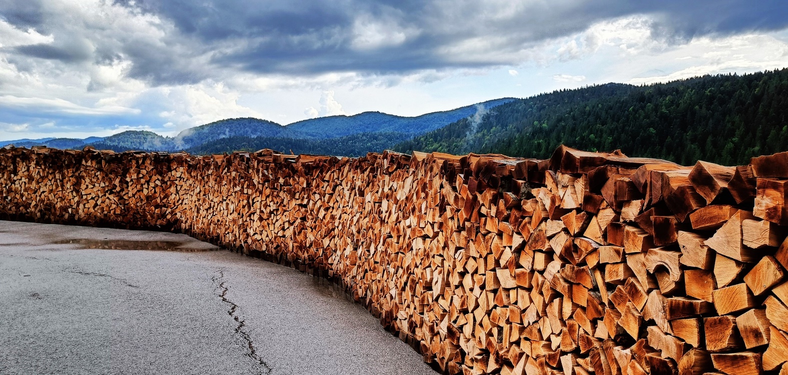 Slika, ki vsebuje besede na prostem, oblak, nebo, pokrajina

Opis je samodejno ustvarjen