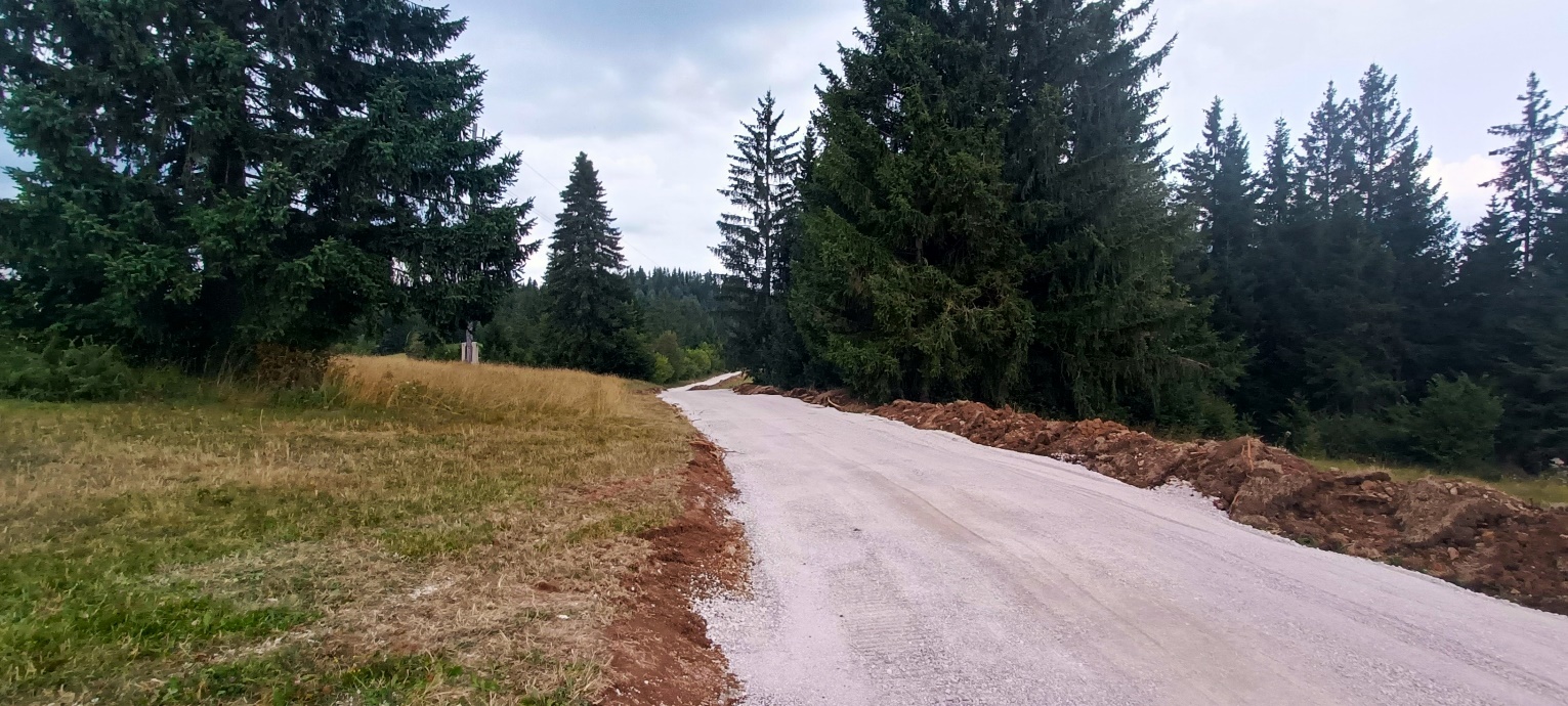 Slika, ki vsebuje besede na prostem, nebo, trava, cesta

Opis je samodejno ustvarjen