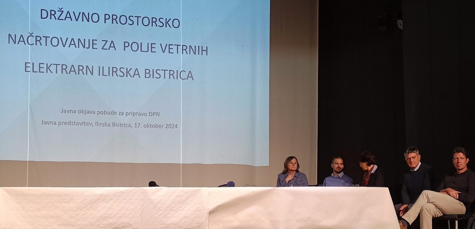 Slika, ki vsebuje besede besedilo, predstavitev, javni govor, seminar

Opis je samodejno ustvarjen