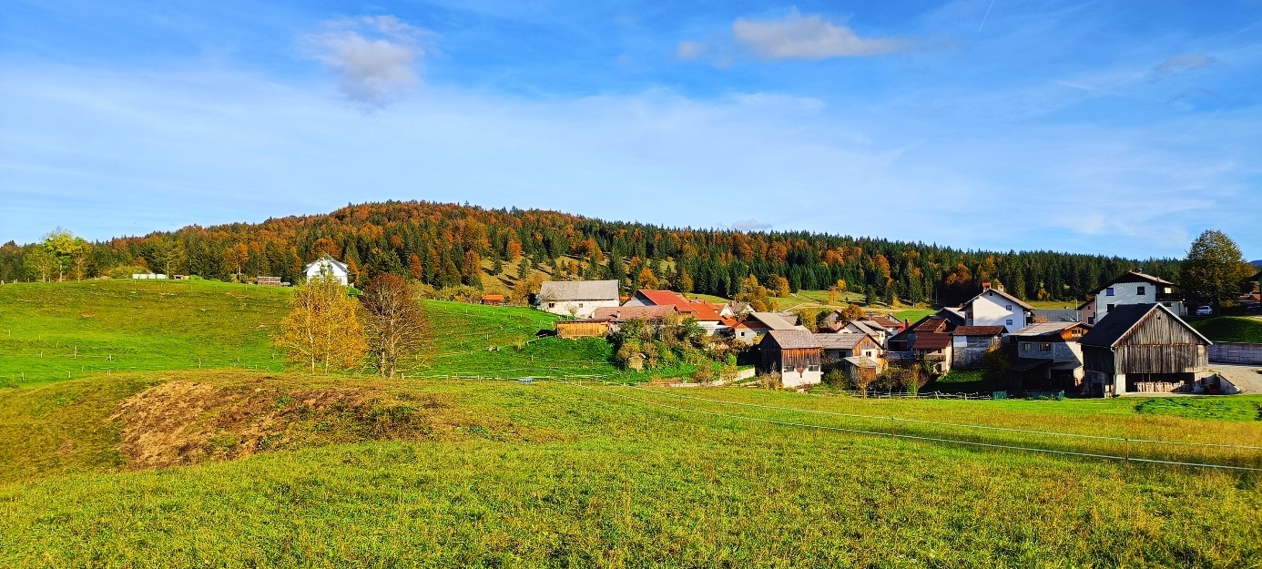 Slika, ki vsebuje besede na prostem, trava, pokrajina, nebo

Opis je samodejno ustvarjen