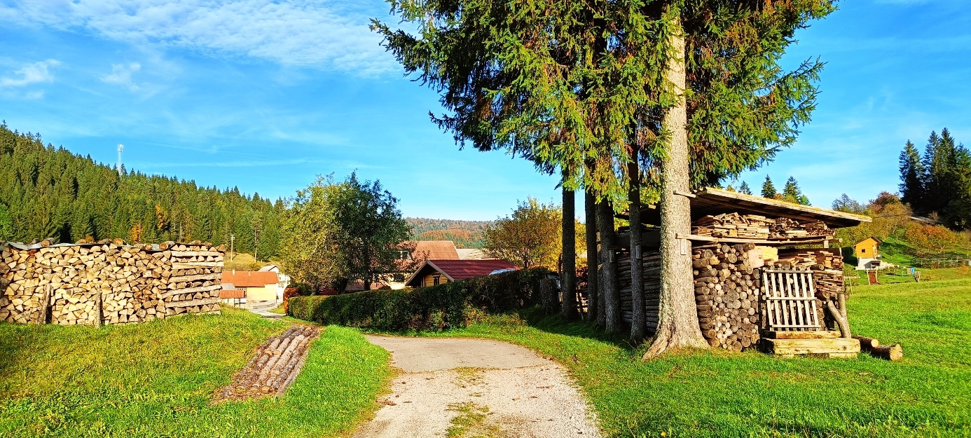 Slika, ki vsebuje besede na prostem, trava, pokrajina, nebo

Opis je samodejno ustvarjen