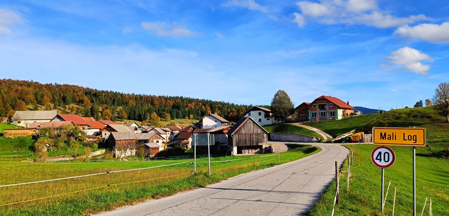 Slika, ki vsebuje besede na prostem, trava, pokrajina, nebo

Opis je samodejno ustvarjen