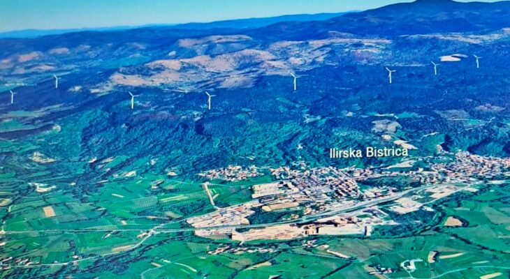 Slika, ki vsebuje besede zračna fotografija, zračno, pogled iz ptičje perspektive, gora Opis je samodejno ustvarjen