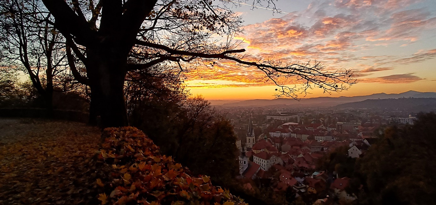 Slika, ki vsebuje besede na prostem, nebo, oblak, pokrajina

Opis je samodejno ustvarjen